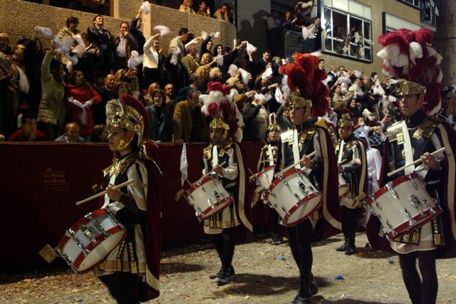 Muchacho Con Baquetas En Un Tambor Durante La Procesión Durante La Semana  Santa, España Fotos, retratos, imágenes y fotografía de archivo libres de  derecho. Image 23544393